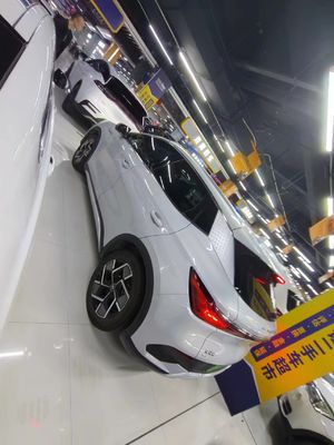 Sedan 4 Pintu Mobil EV bekas Peringkat Keamanan yang sangat baik dan terjangkau